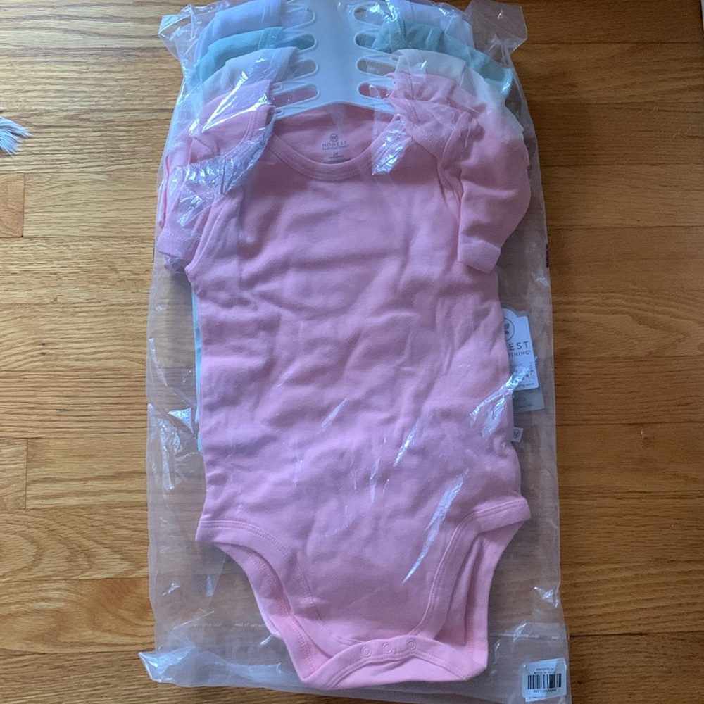 Five pack hundred percent organic 24 months baby onesies